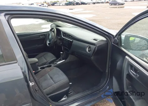 2017 Toyota Corolla Le z USA, uszkodzony, nr VIN 5YFBURHE1HP593600